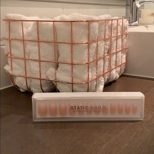 Static Nails pop on manicure- brand new!